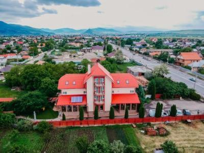 Pensiunea Octogon Piatra Neamţ エクステリア 写真