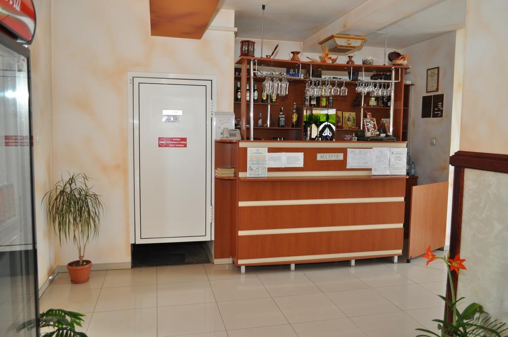Pensiunea Octogon Piatra Neamţ エクステリア 写真